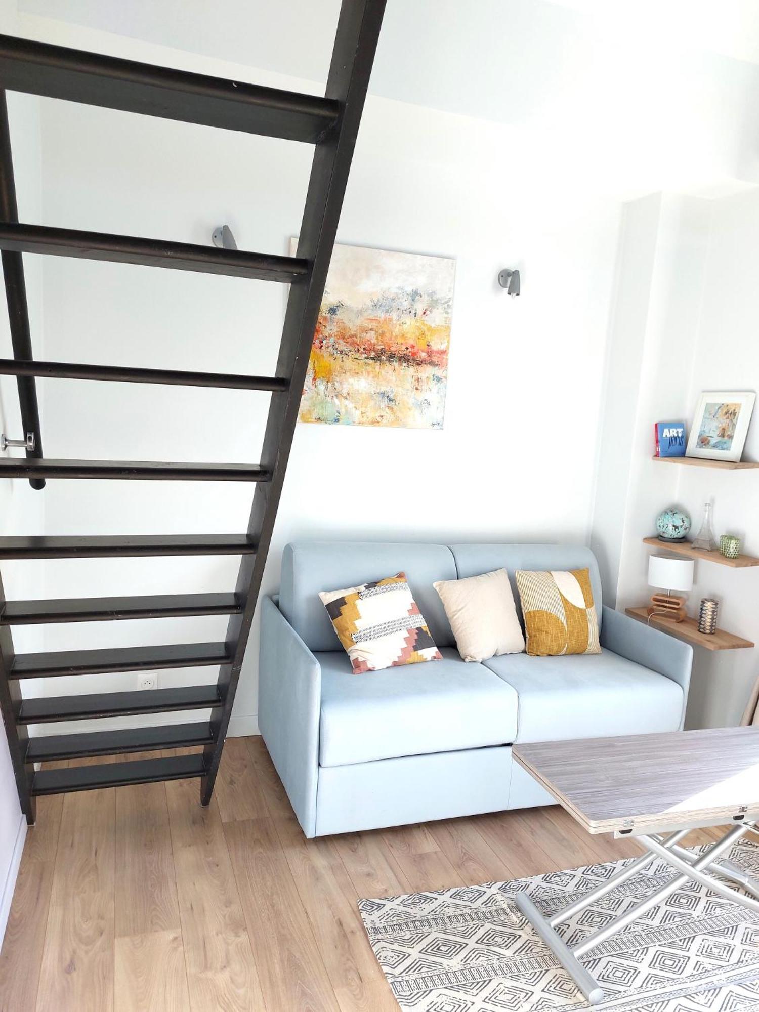 Avec Mezzanine Dans Maison D'artiste