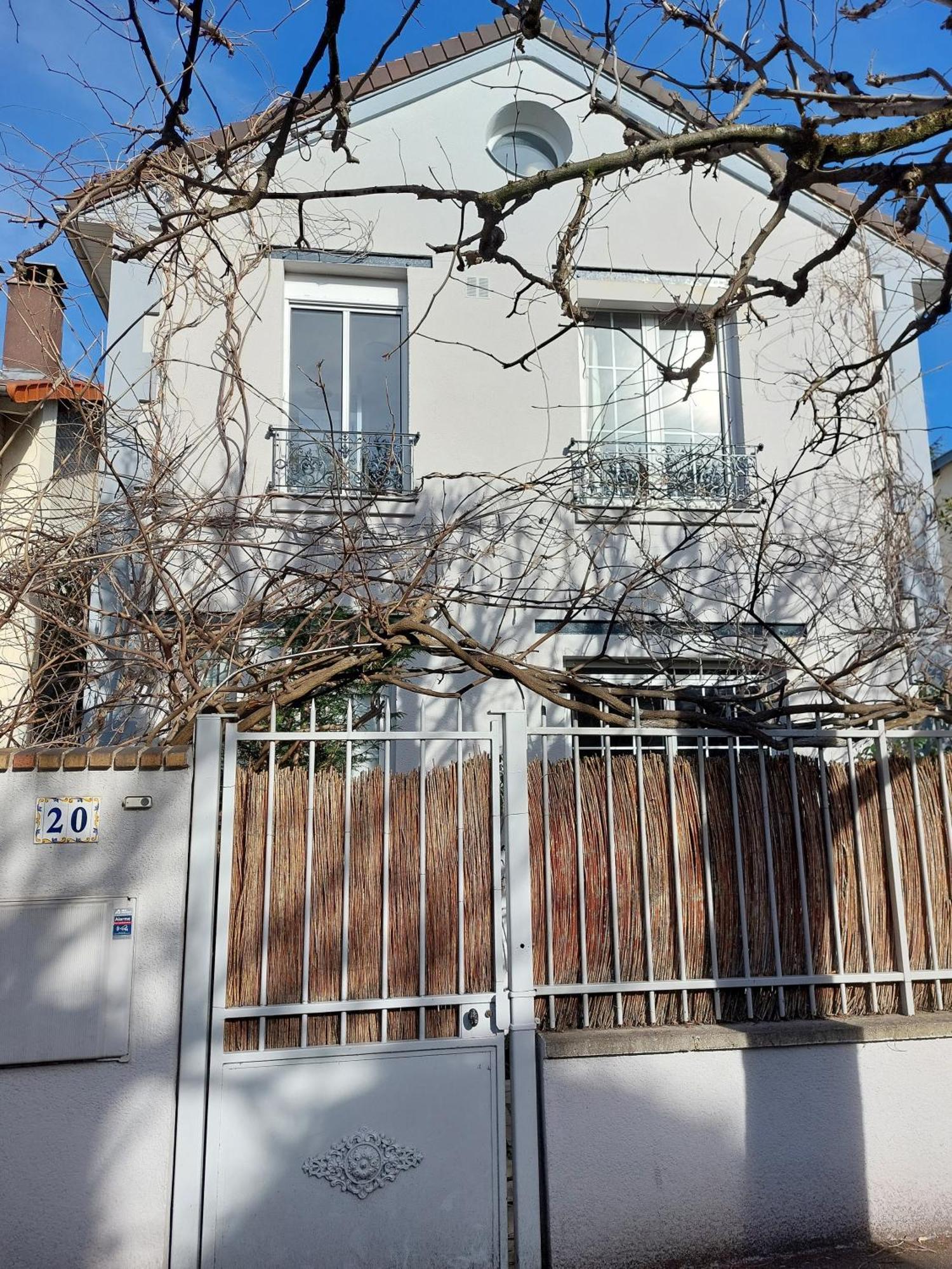 Avec Mezzanine Dans Maison D'artiste Séjour chez l'habitant Rueil-Malmaison
