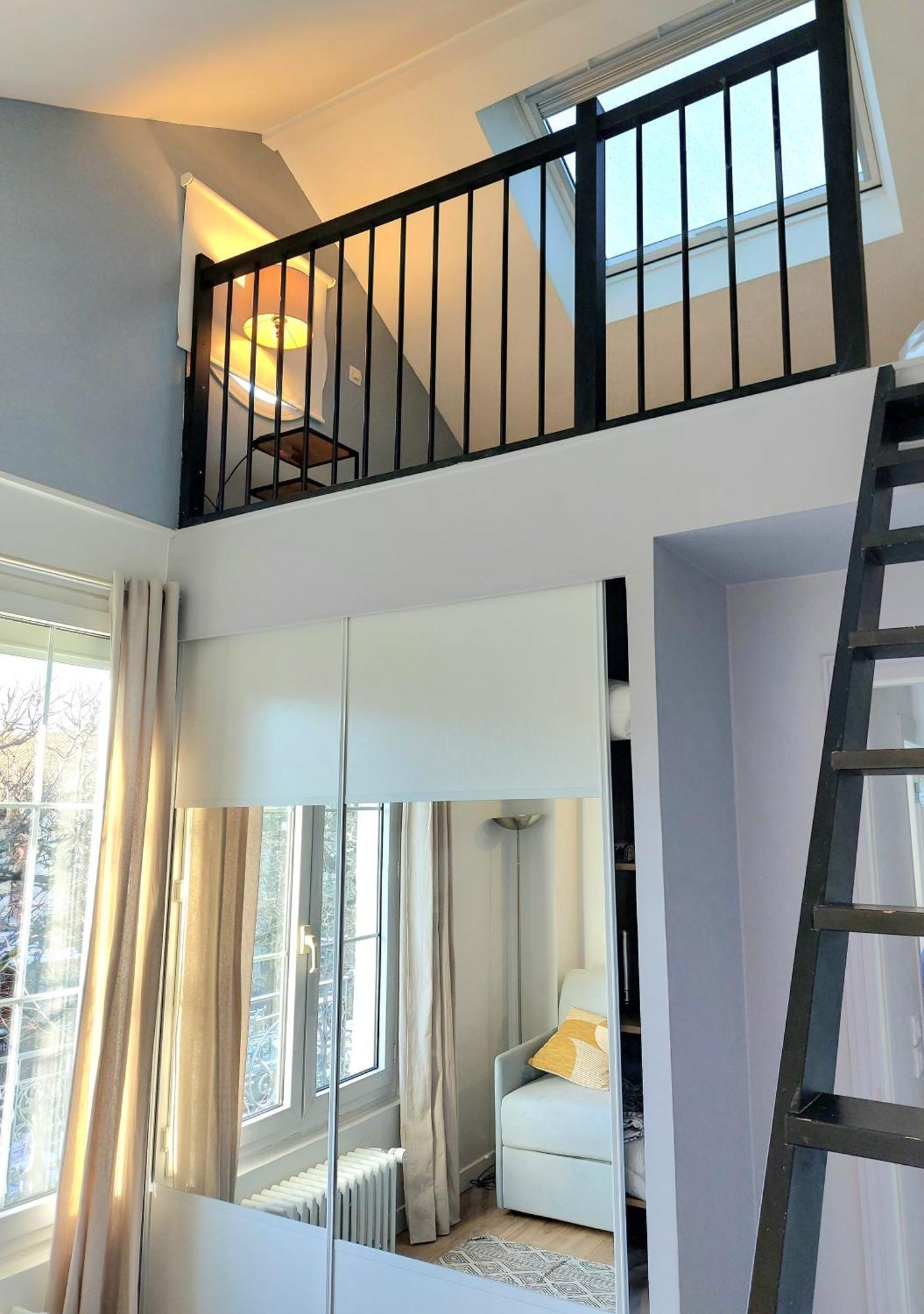 Avec Mezzanine Dans Maison D'artiste Rueil-Malmaison